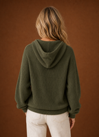 Lucie – Gilet à Capuche Maille Côtelée Femme Boutonné