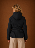Apolline – Veste Matelassée Ceinturée Femme Détail Plissé