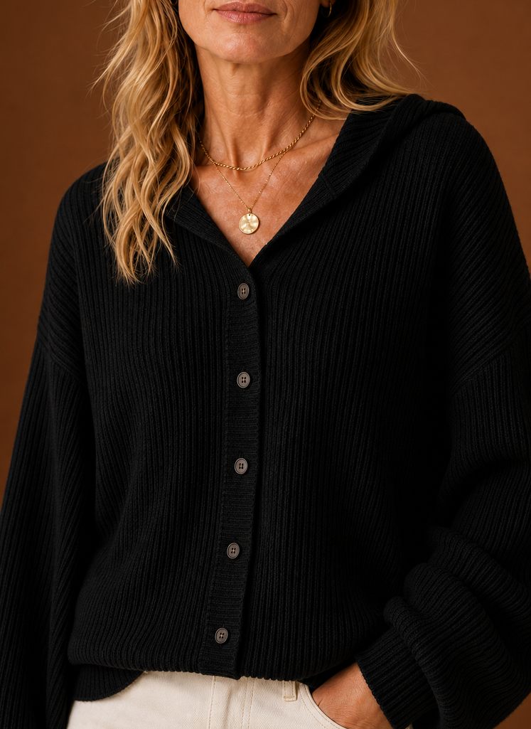 Lucie – Gilet à Capuche Maille Côtelée Femme Boutonné