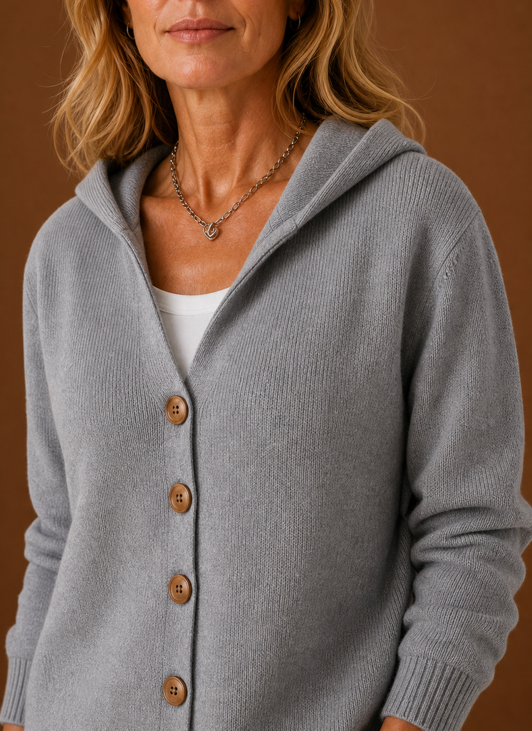 Mathilde – Gilet à Capuche Boutonné Femme en Maille