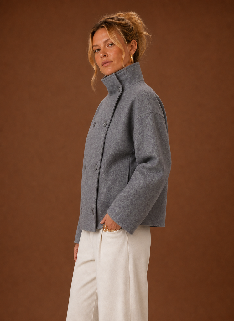 Margaux – Veste Col Cheminée Femme Coupe Ajustée