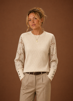 Ophélie – Pull Maille Côtelée Femme Manches en Dentelle