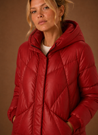 Rubis – Doudoune Longue à Capuche Femme