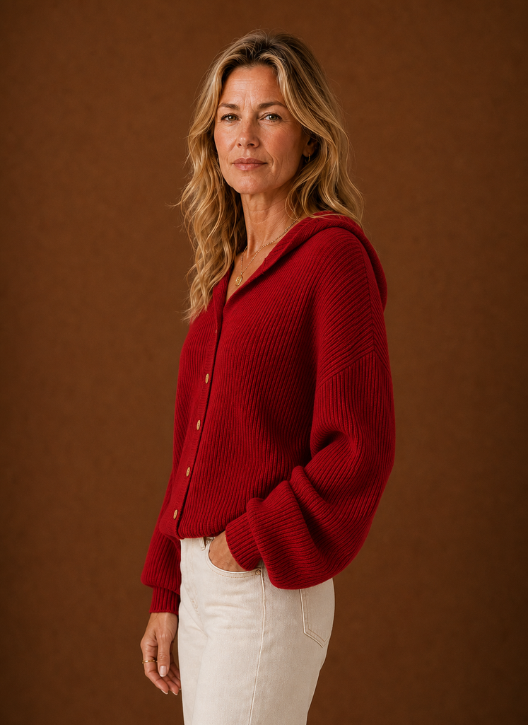 Lucie – Gilet à Capuche Maille Côtelée Femme Boutonné