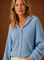 Lucie – Gilet à Capuche Maille Côtelée Femme Boutonné